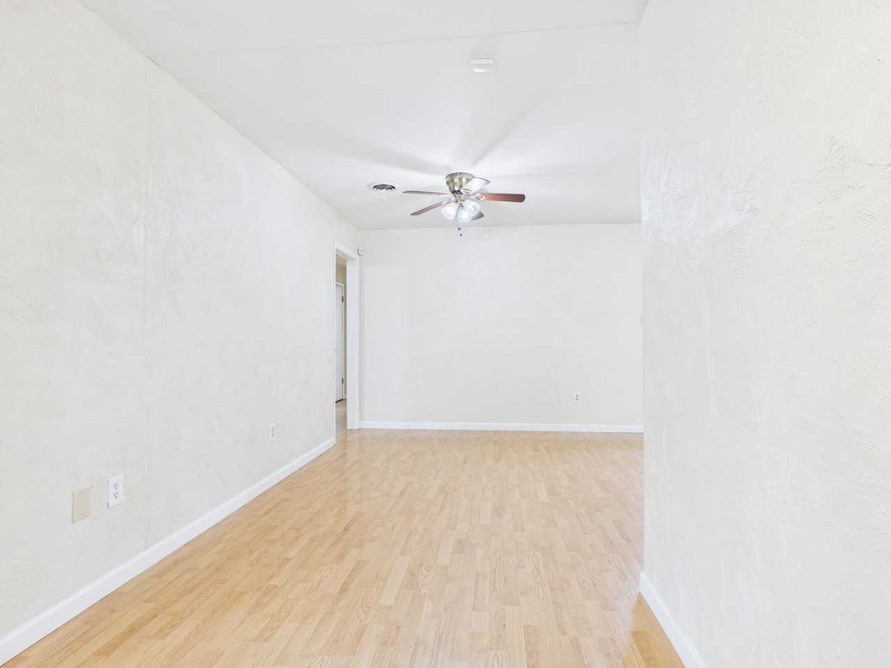 4663 Se Brighton Dr - Photo 2 of 19