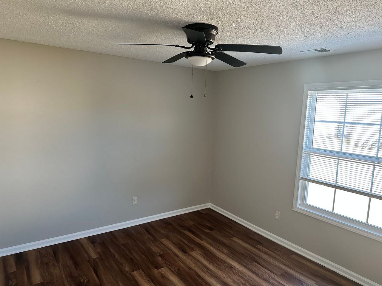 541 Park St - Photo 5 of 8