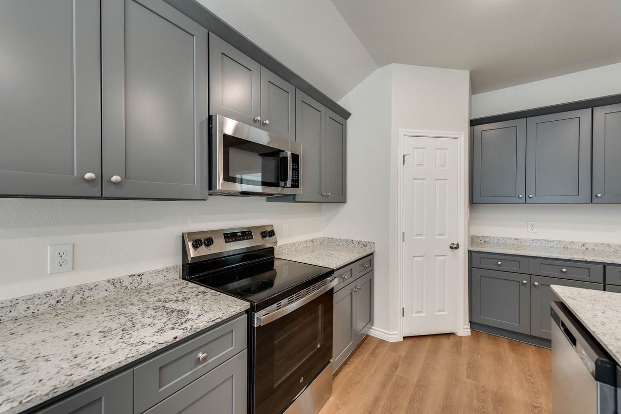 1405 Bajada St - Photo 7 of 25