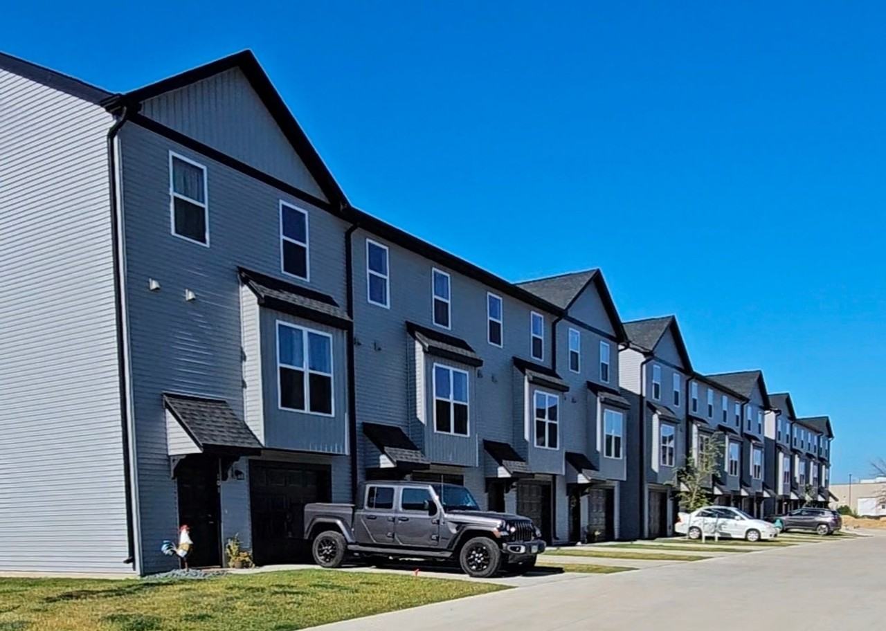 5460 Corporate Park Dr - Photo 2 of 31