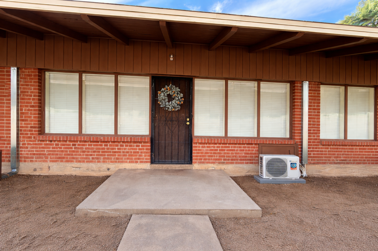 1307 E 9th St - Photo 2 of 2