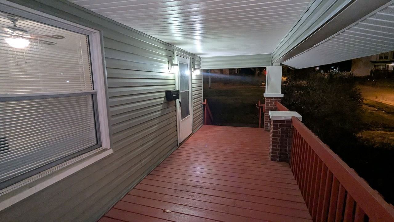 990 Baird St - Photo 5 of 31