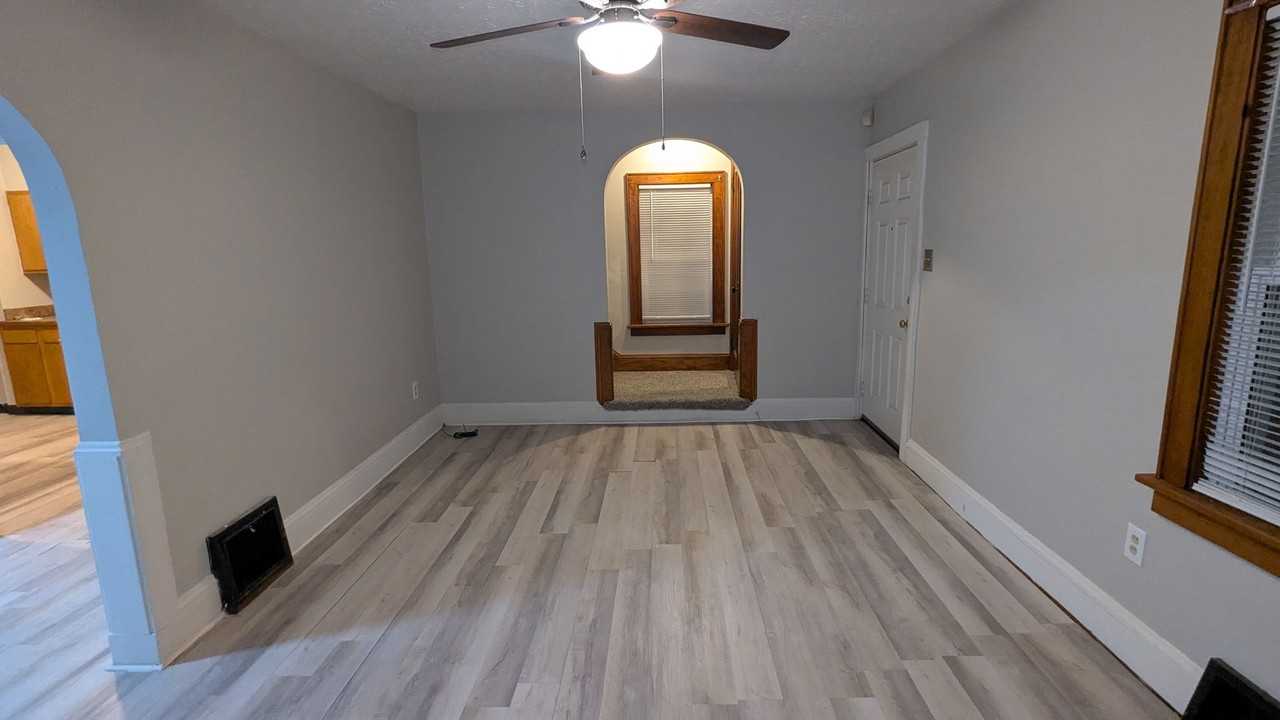 990 Baird St - Photo 7 of 31