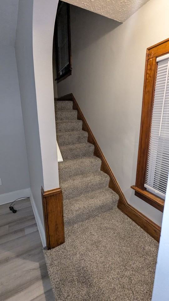 990 Baird St - Photo 7 of 34