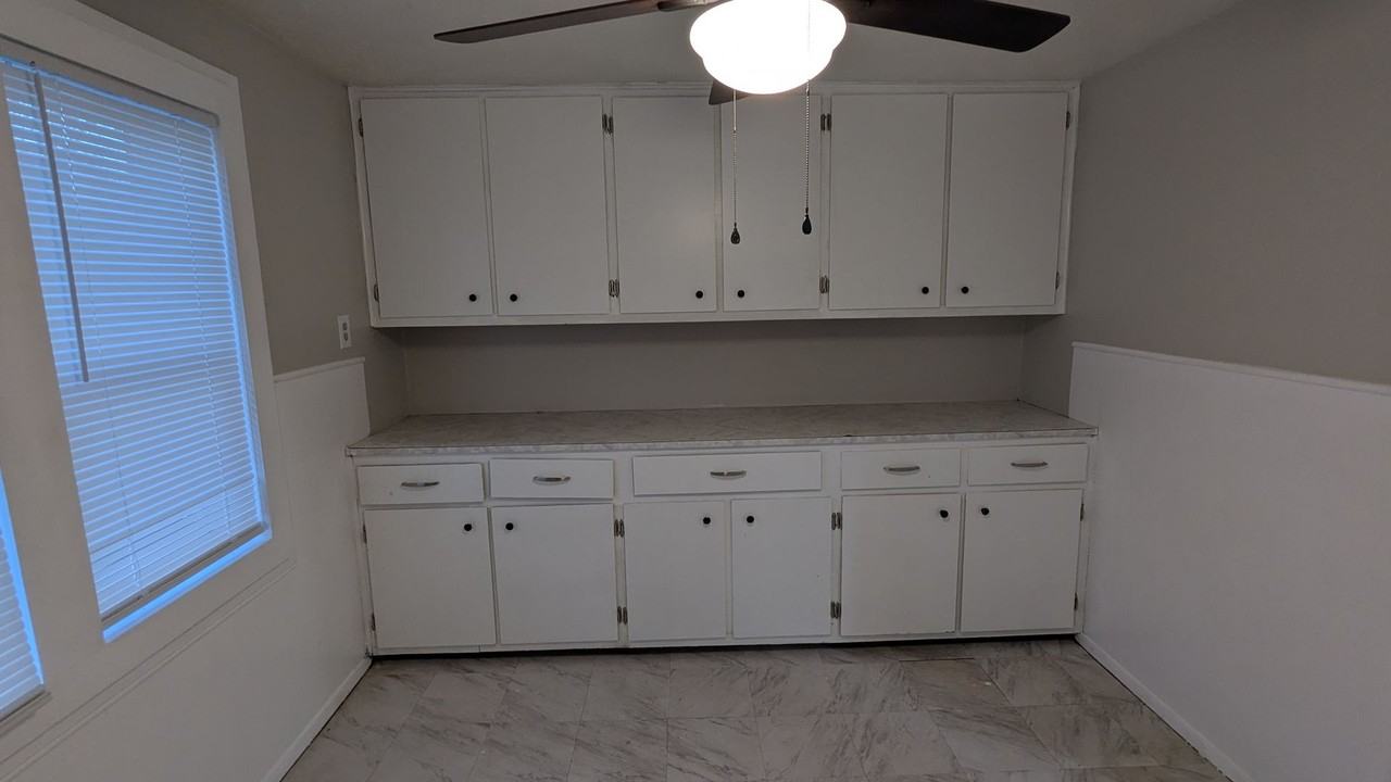 1025 Coventry St - Photo 6 of 35