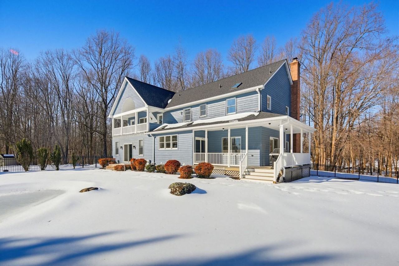 13835 Burntwoods Rd - Photo 2 of 33