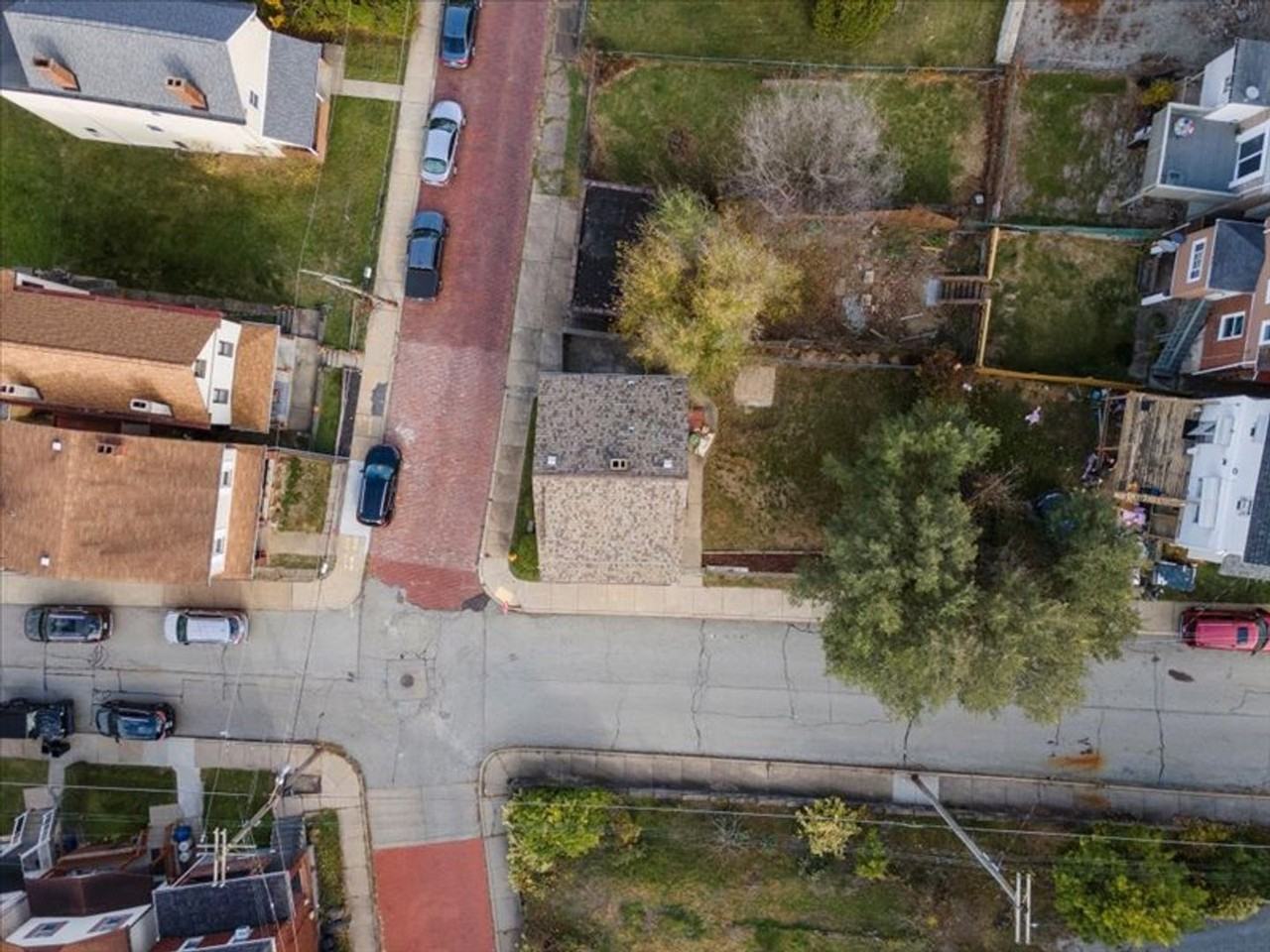 22 Thielman Ave - Photo 7 of 38