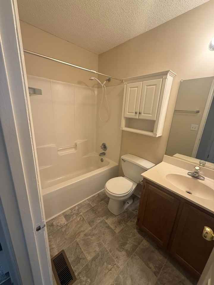 1814 Saddlewood Ct #B - Photo 4 of 8