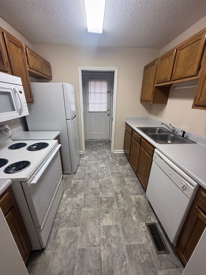 1814 Saddlewood Ct #B - Photo 6 of 8