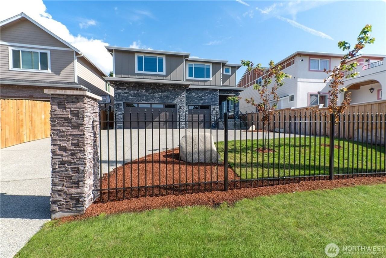 2147 Browns Point Blvd - Photo 2 of 24