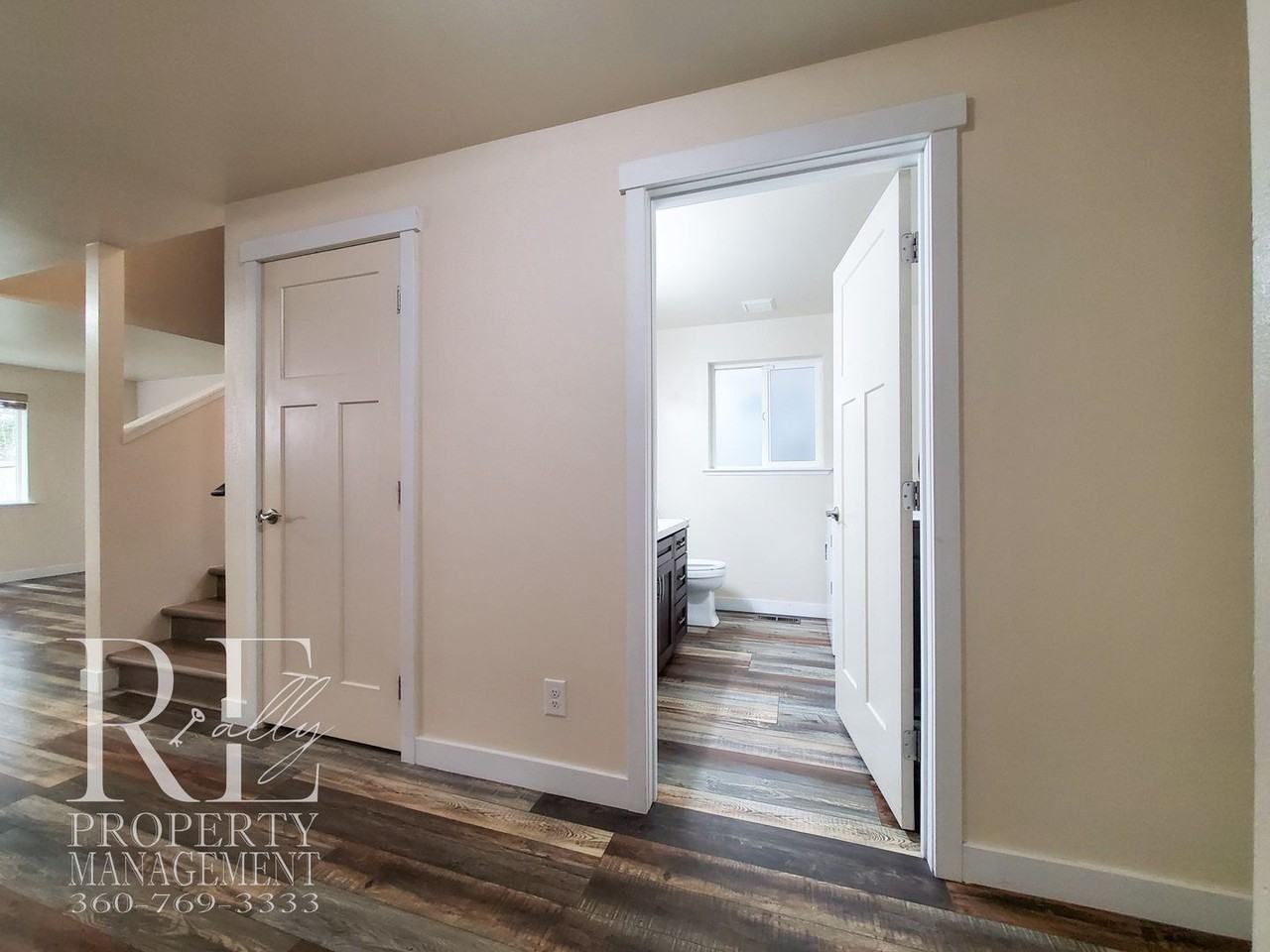 629 Ne Flagstone Ln - Photo 3 of 28