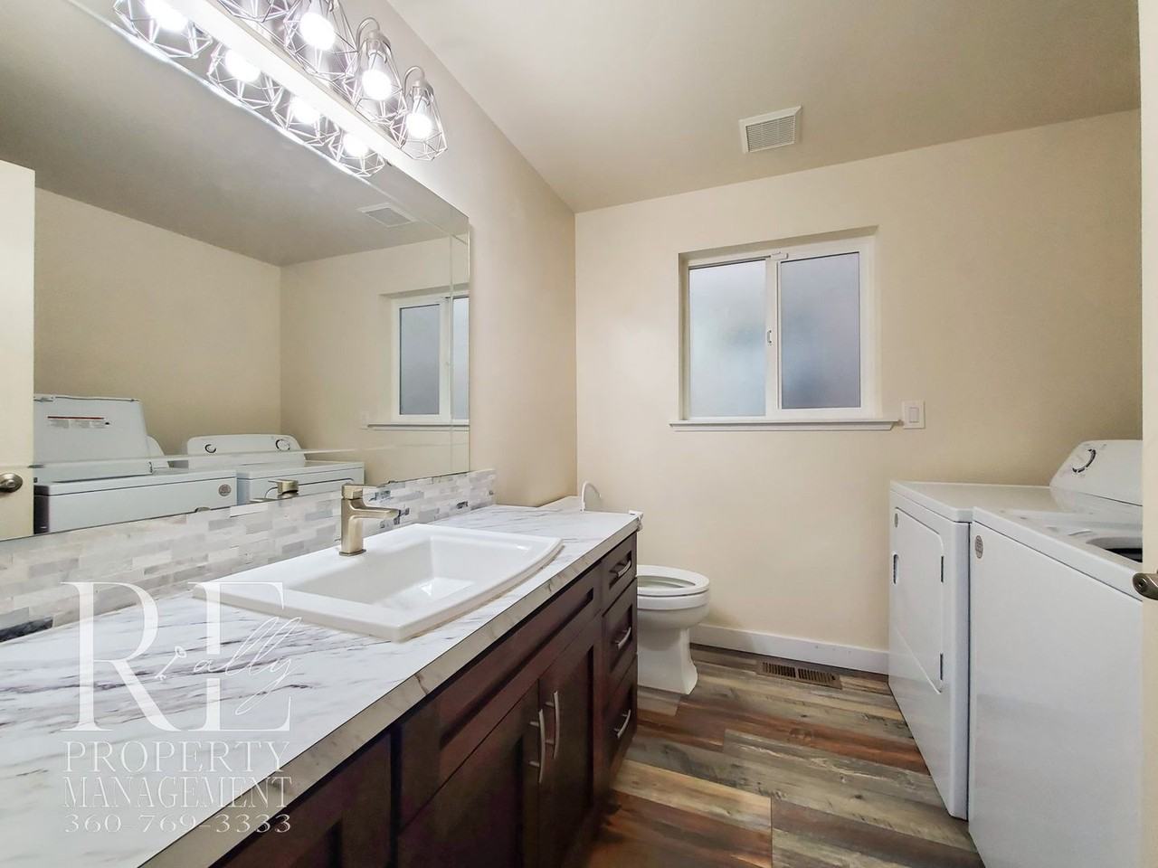 629 Ne Flagstone Ln - Photo 4 of 28