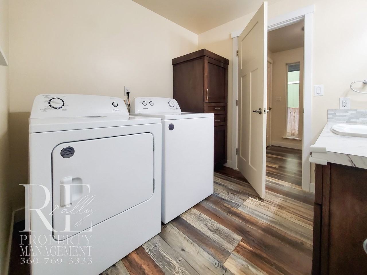 629 Ne Flagstone Ln - Photo 5 of 28