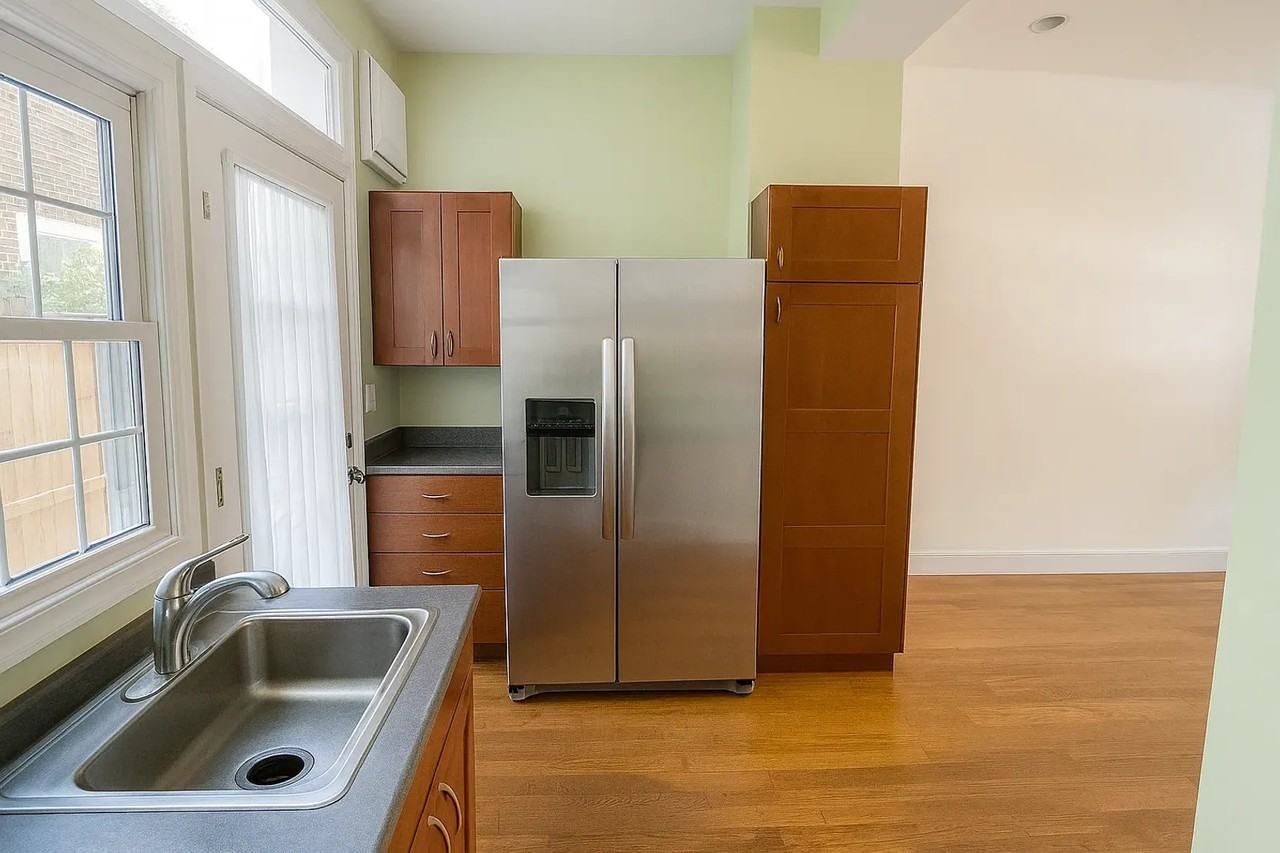 734 N Taylor St - Photo 2 of 8