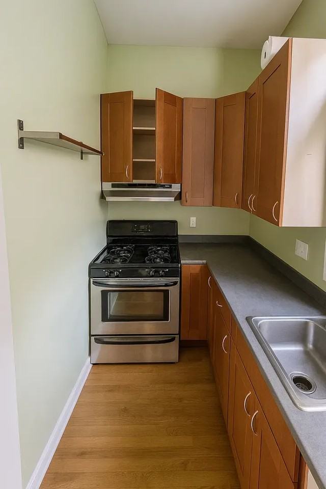 734 N Taylor St - Photo 3 of 8