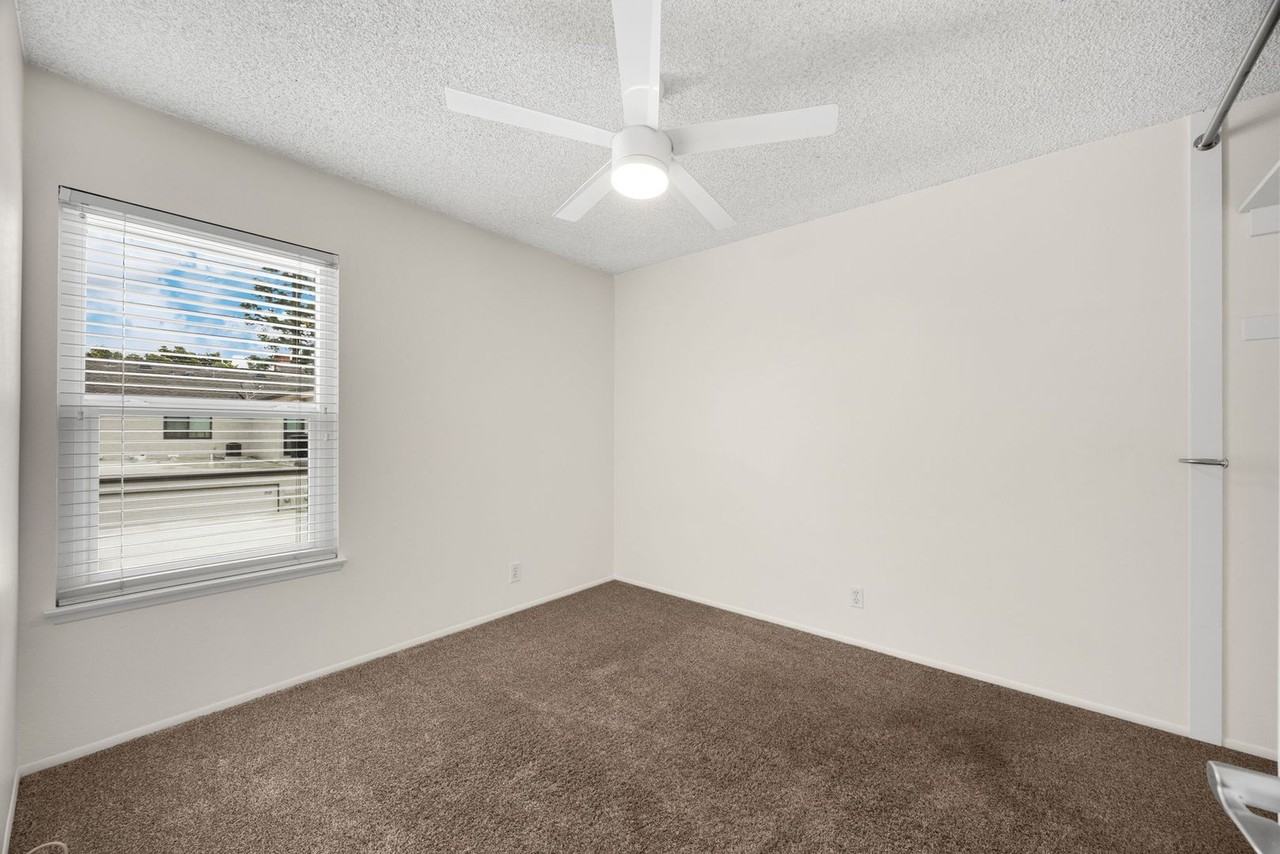 1512 Sherwood Village Cir - Photo 4 of 24