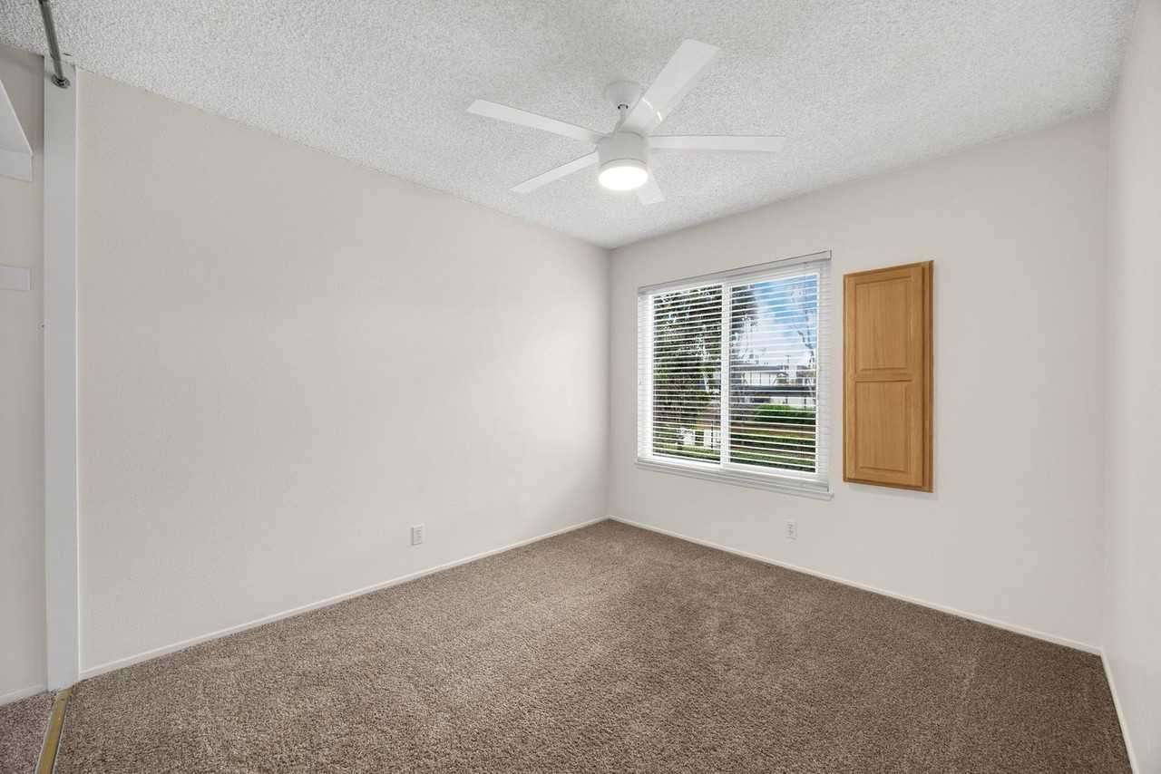 1512 Sherwood Village Cir - Photo 5 of 24