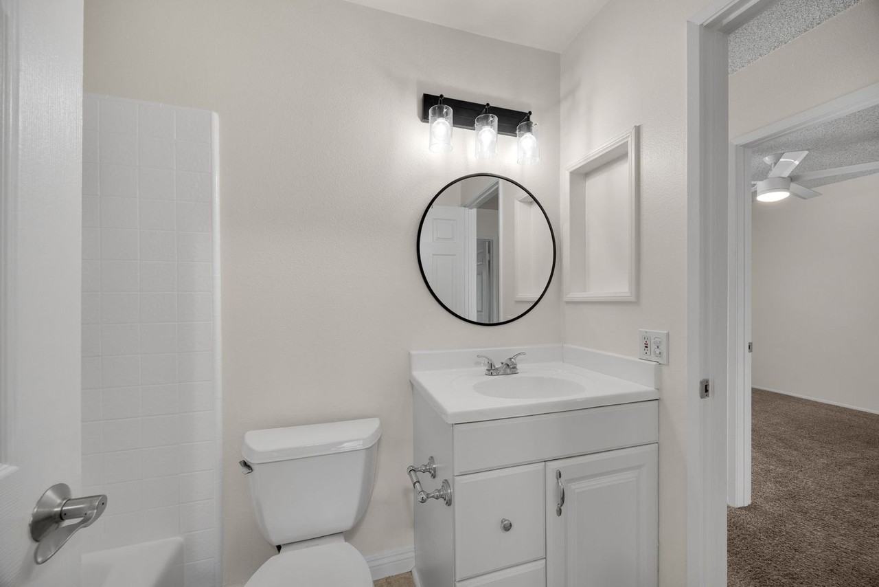 1512 Sherwood Village Cir - Photo 6 of 24