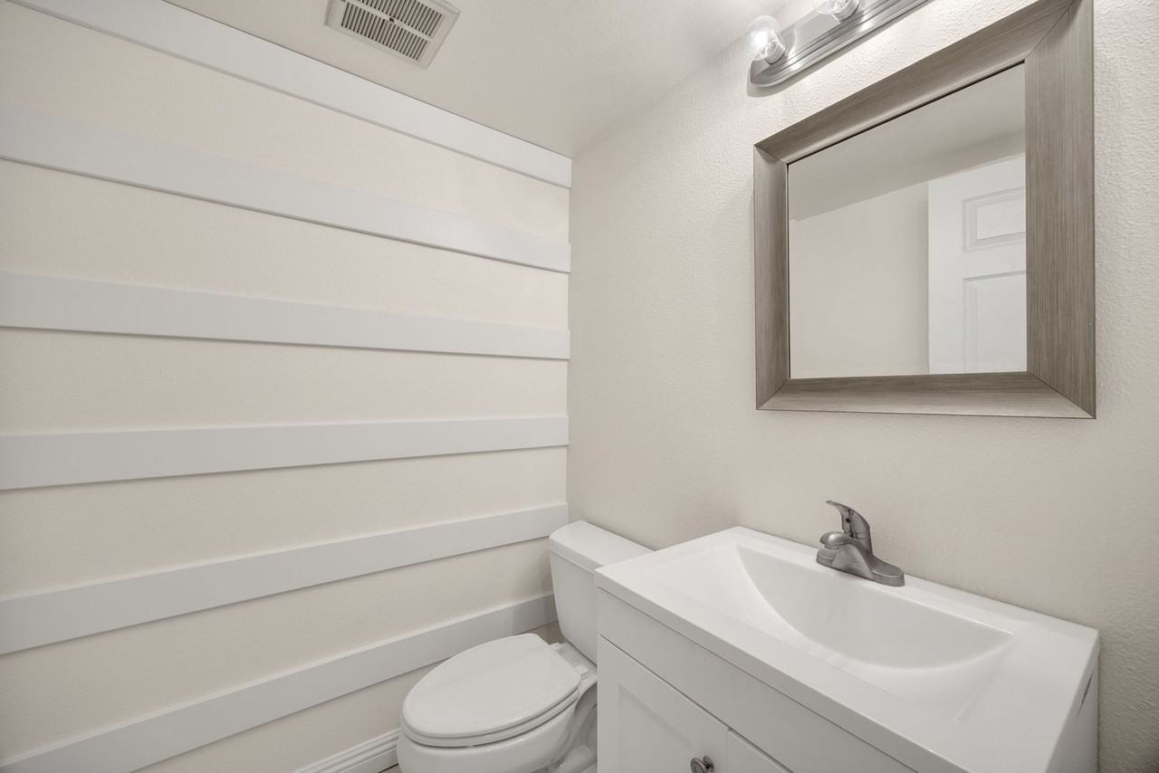 1512 Sherwood Village Cir - Photo 7 of 24