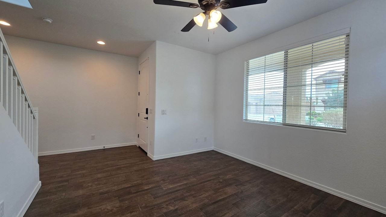 19810 W Verde Ln - Photo 4 of 45