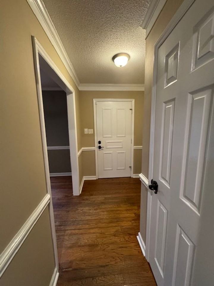 404 Todd Dr - Photo 2 of 19