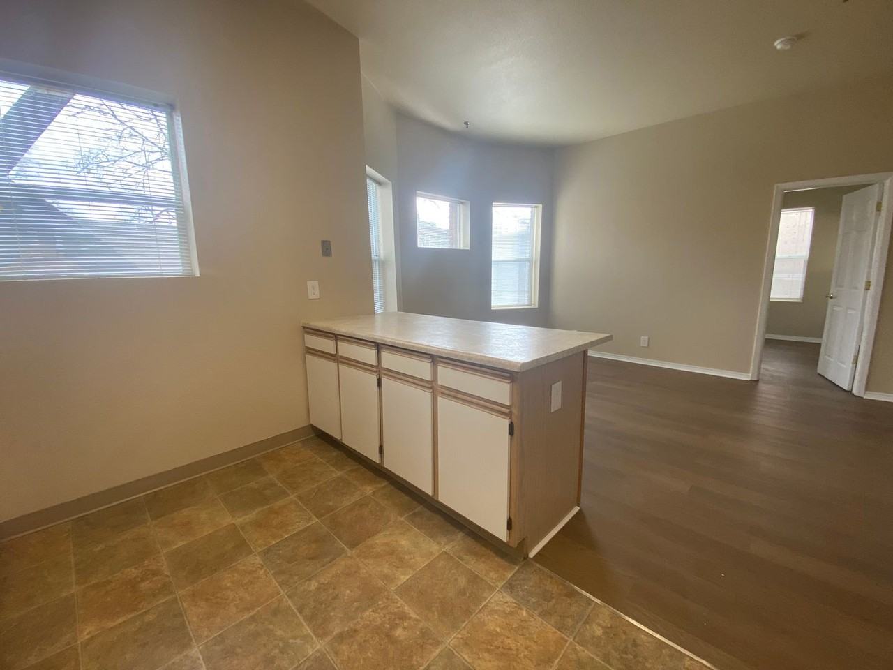 Everett Street Apartments - Photo 2 of 11