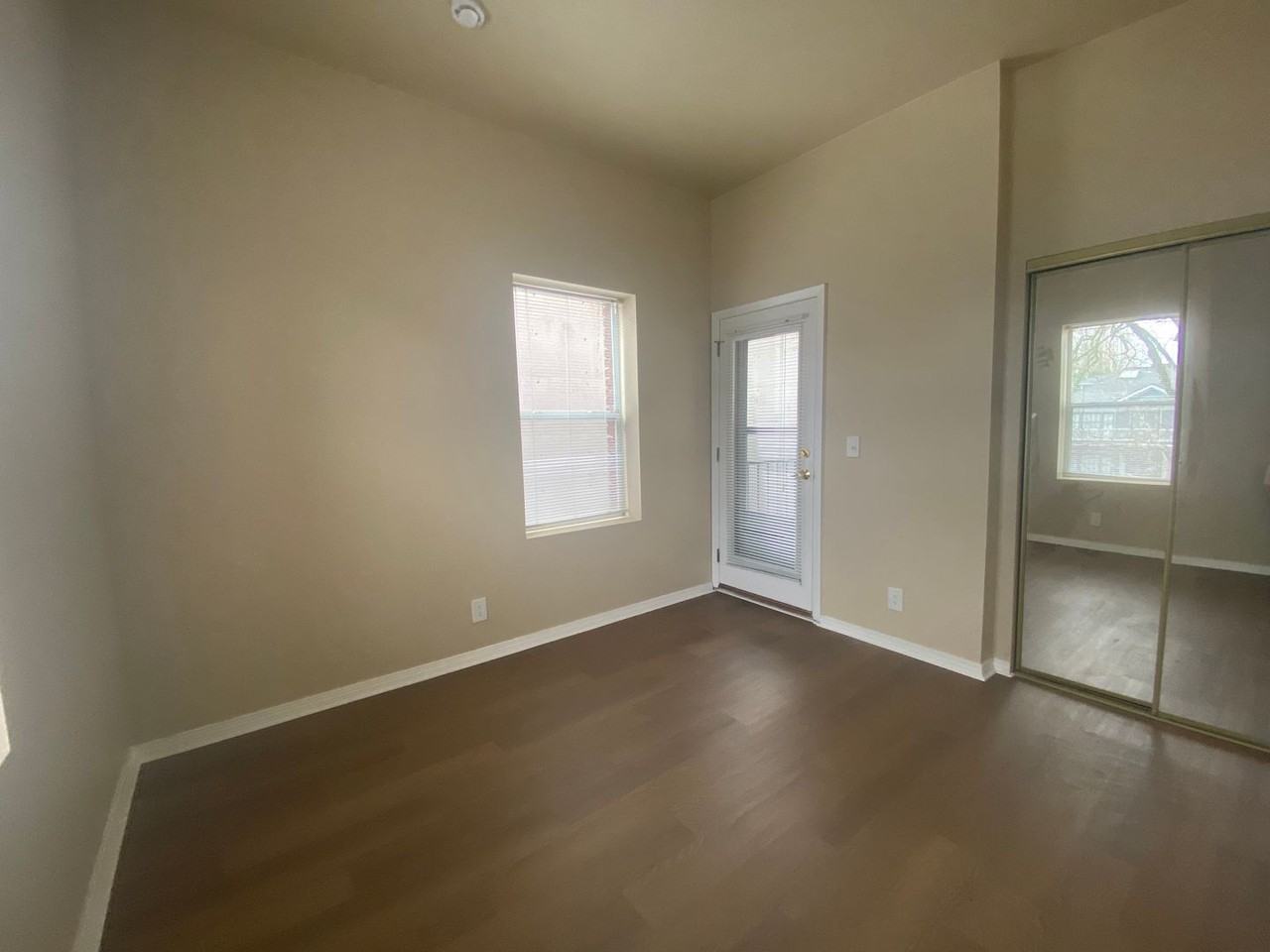 Everett Street Apartments - Photo 4 of 11