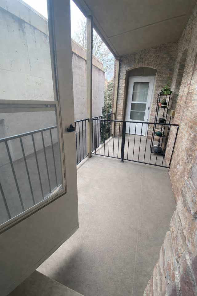 Everett Street Apartments - Photo 7 of 11