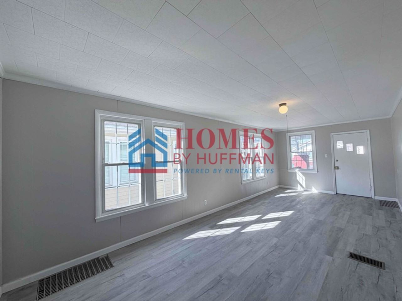 1111 Adams Ave - Photo 3 of 15