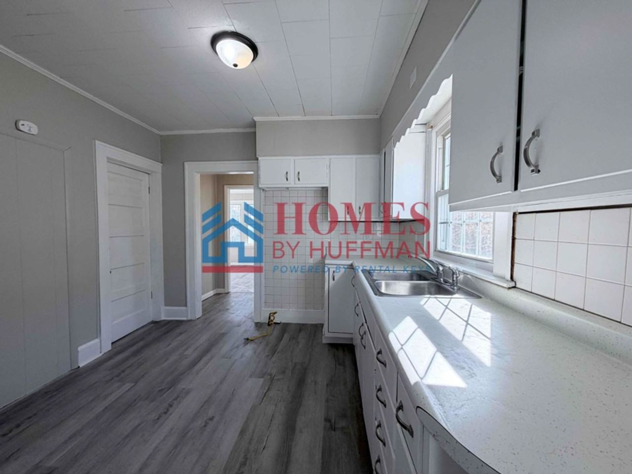 1111 Adams Ave - Photo 6 of 15