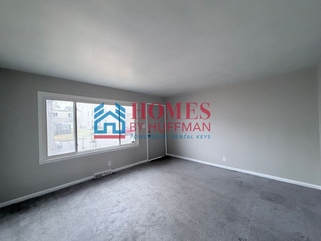 513 E Mulberry St - Photo 3 of 18