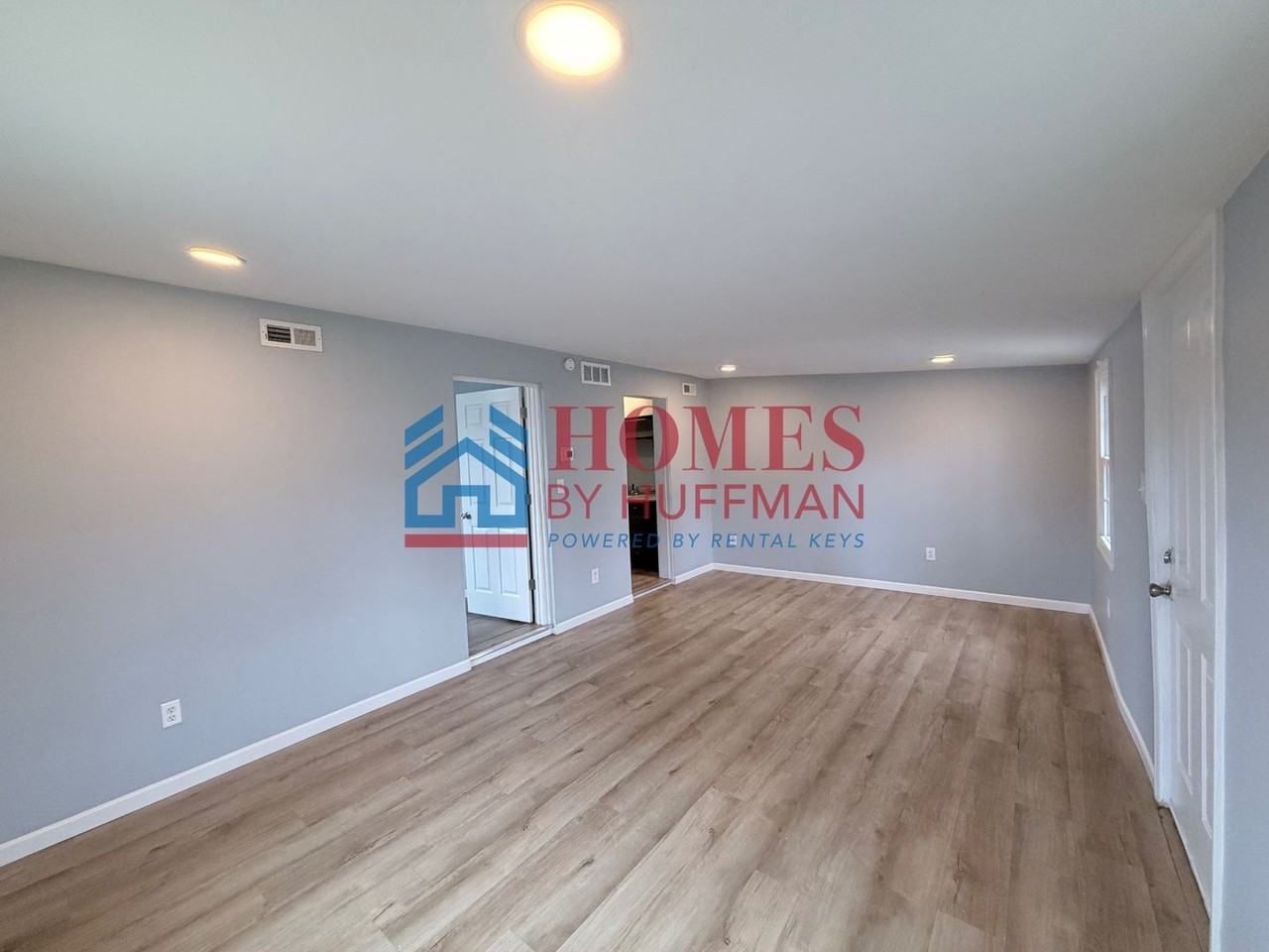 425 E Parkland Ave - Photo 4 of 16