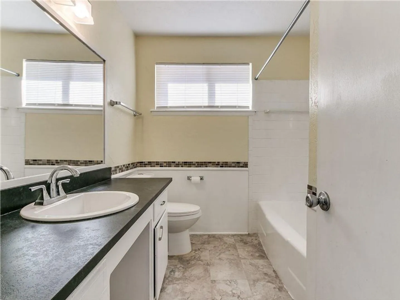 507 Ne 61st St - Photo 6 of 18