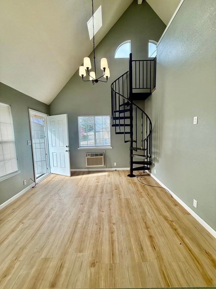 711 I St - Photo 6 of 15