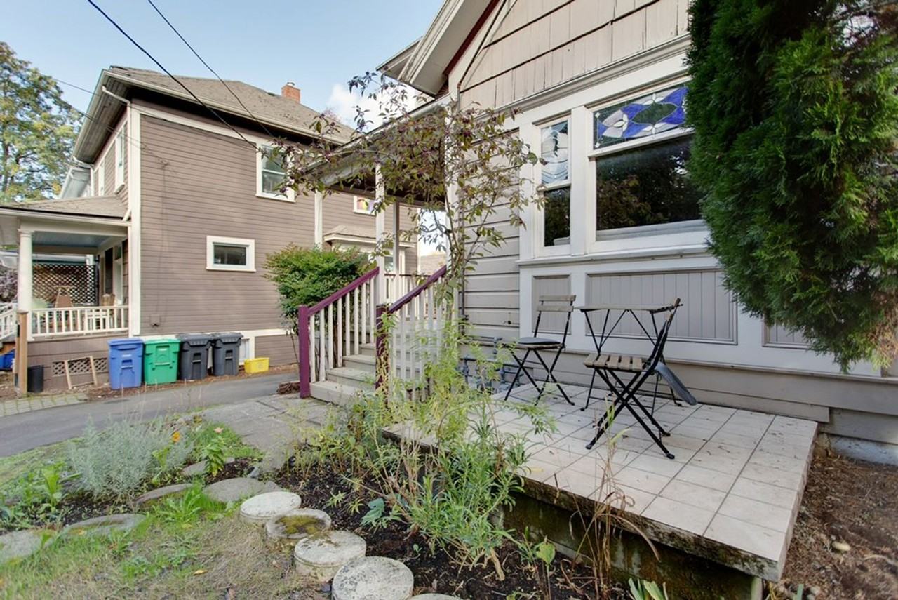 1913 Se Stark St - Photo 2 of 19