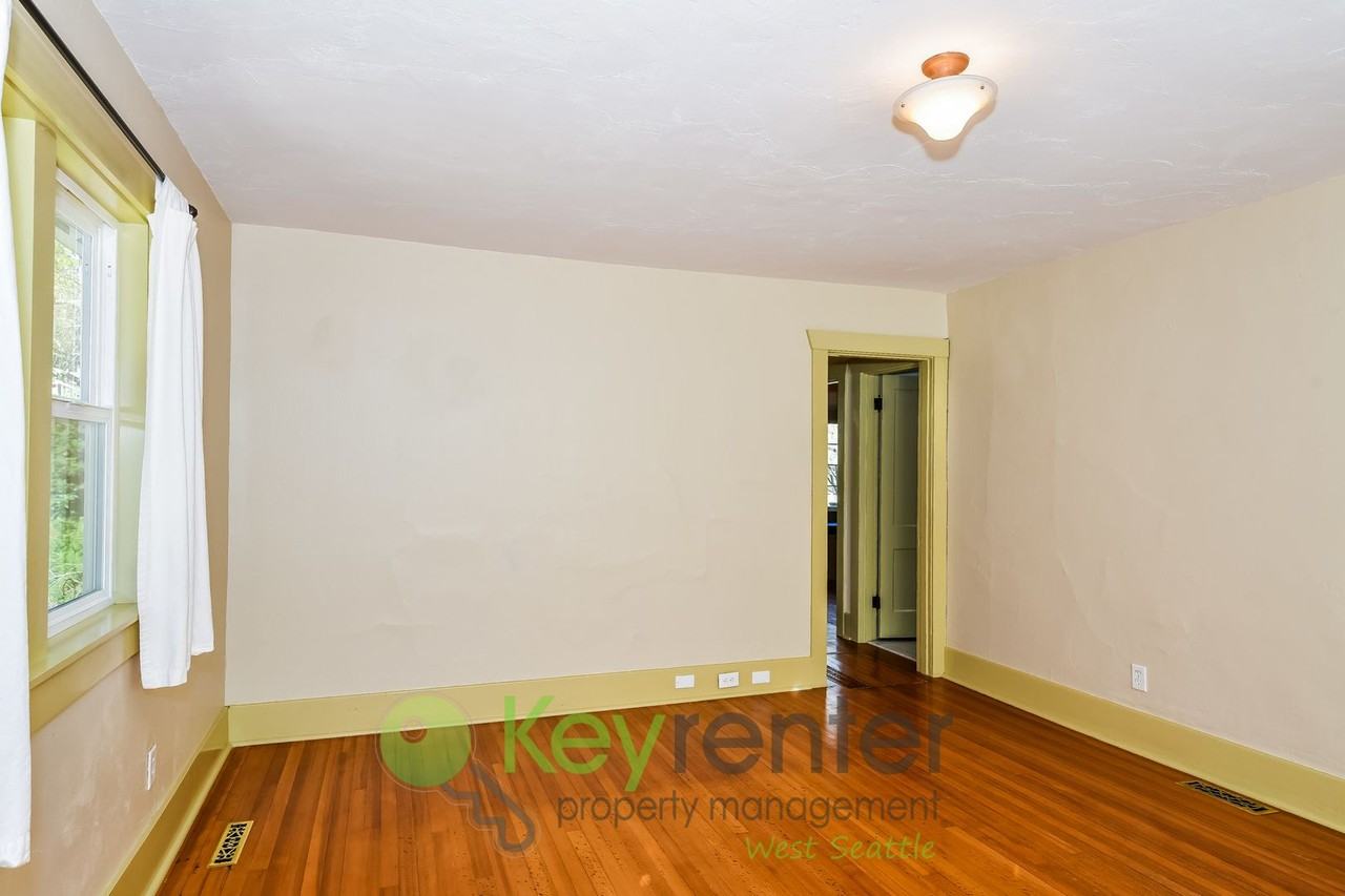 7936 29th Ave Sw - Photo 7 of 34