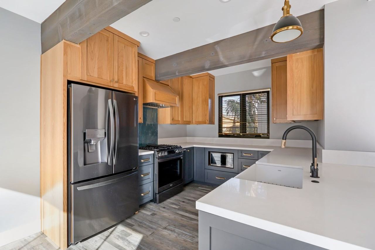 2519 Curtis Ave - Photo 3 of 16