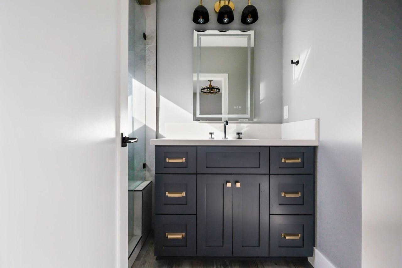 2519 Curtis Ave - Photo 5 of 16