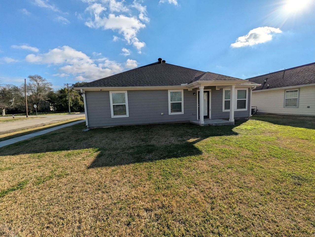 610 Craig St - Photo 2 of 22