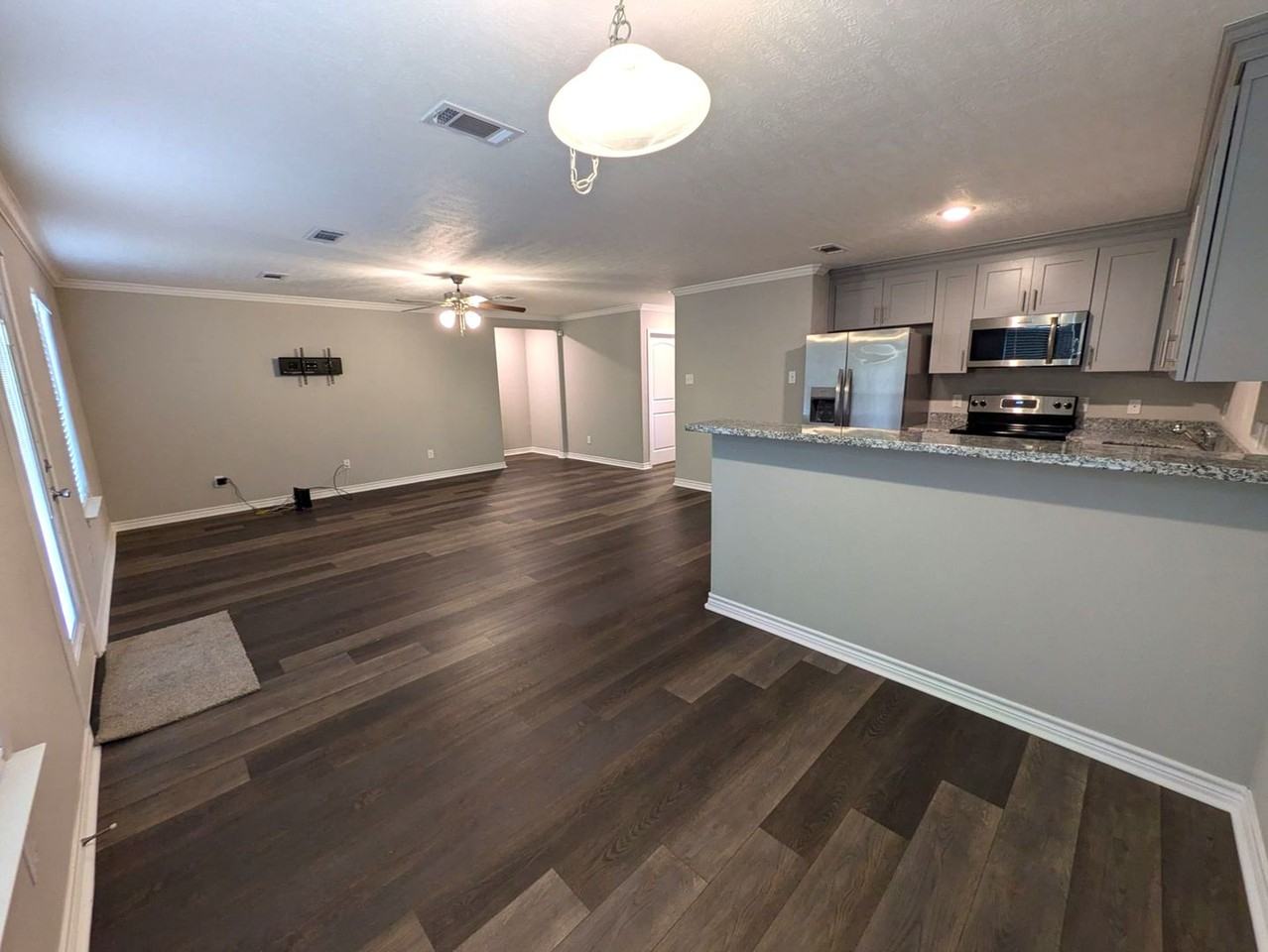 610 Craig St - Photo 5 of 22