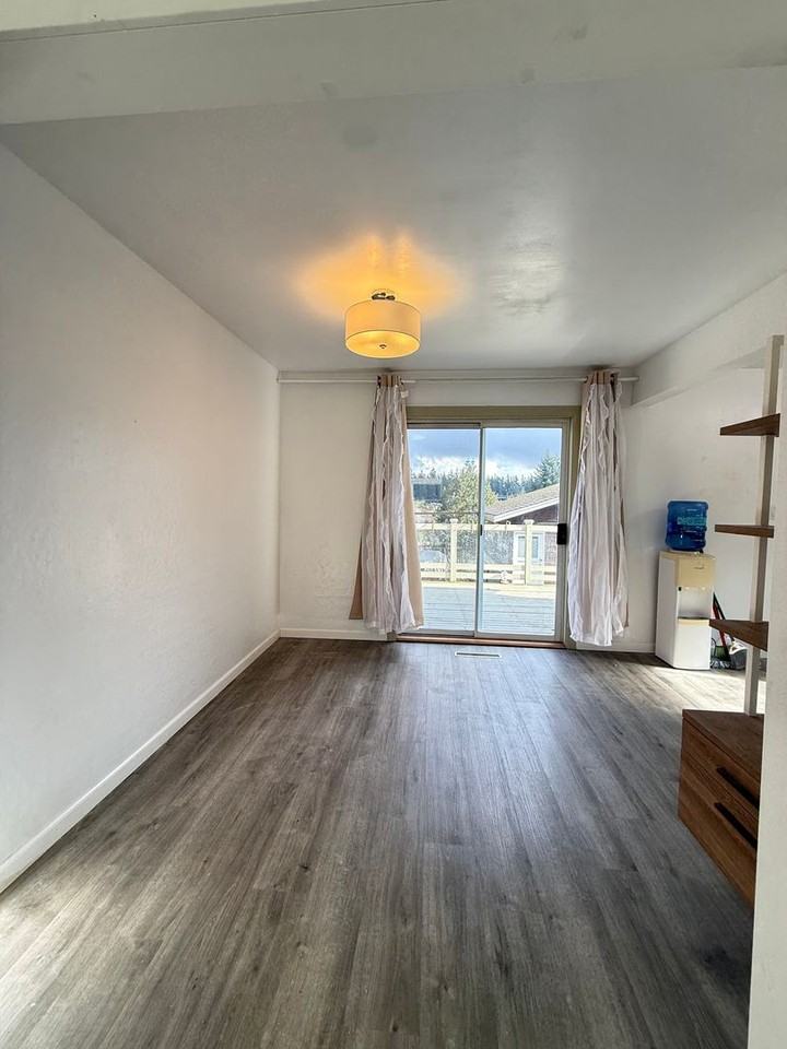 6023 Dexter Ave - Photo 5 of 22