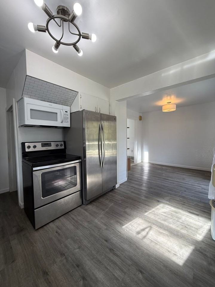 6023 Dexter Ave - Photo 6 of 22