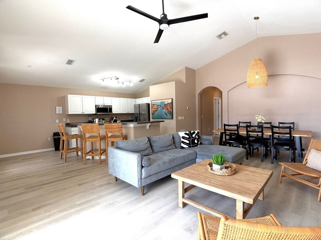 353 Kensington Dr - Photo 3 of 31