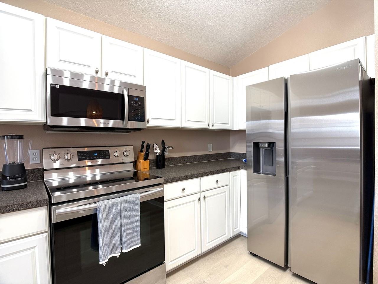 353 Kensington Dr - Photo 4 of 31