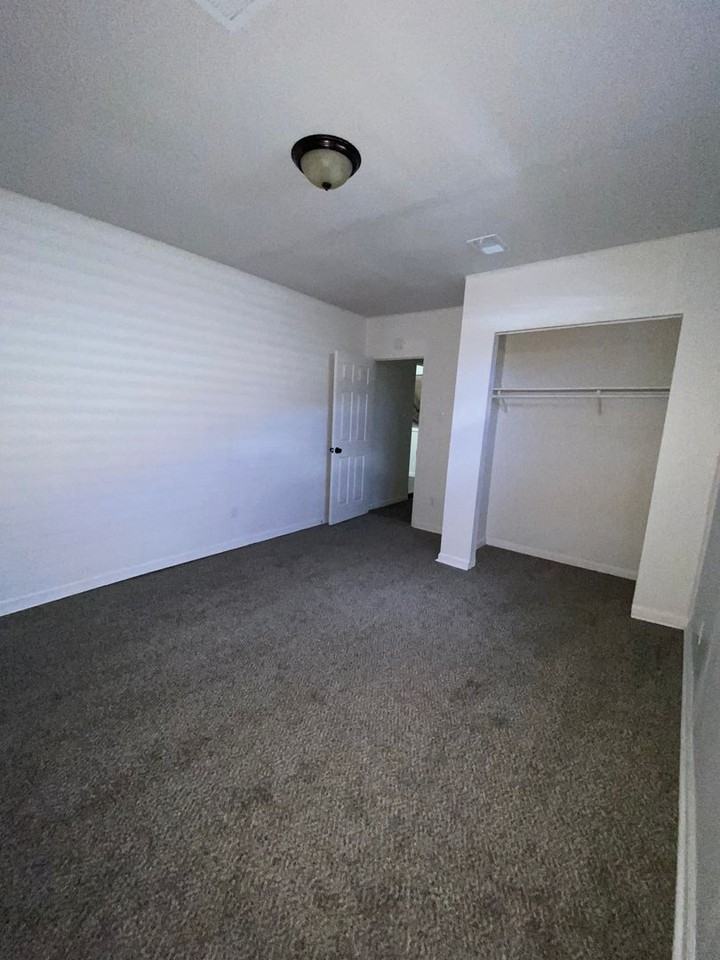 1614 Parklane Dr - Photo 2 of 10