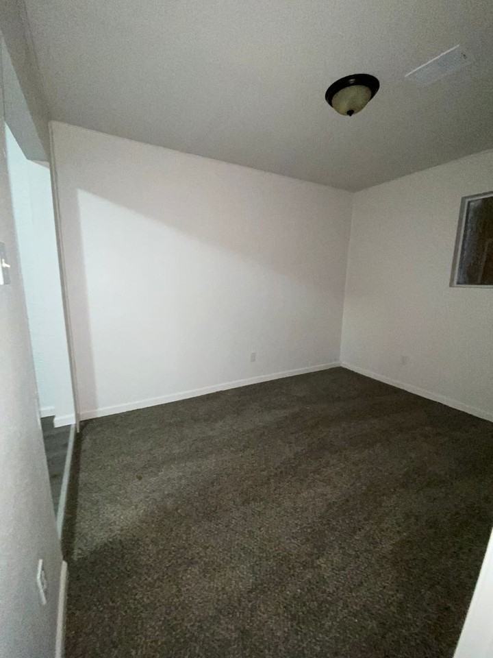 1614 Parklane Dr - Photo 3 of 10