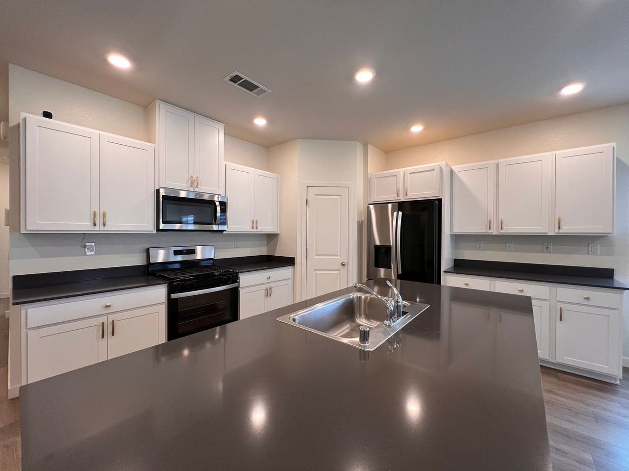 1018 Brierwood Ln - Photo 3 of 44