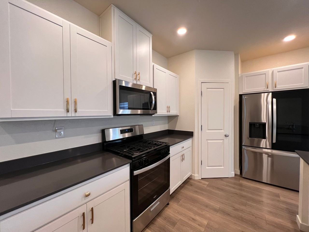 1018 Brierwood Ln - Photo 4 of 44