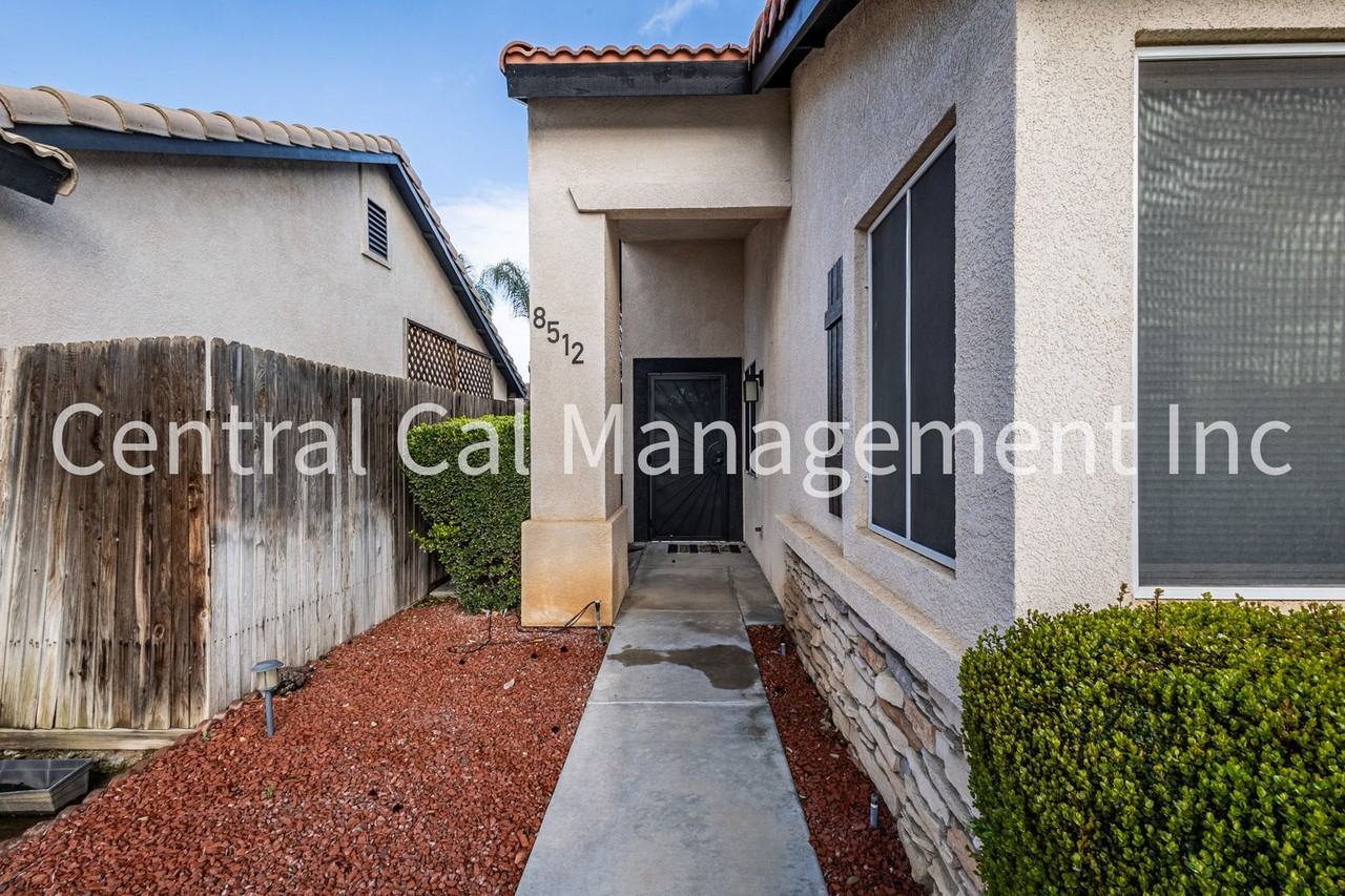 8512 Northshore Dr - Photo 2 of 24