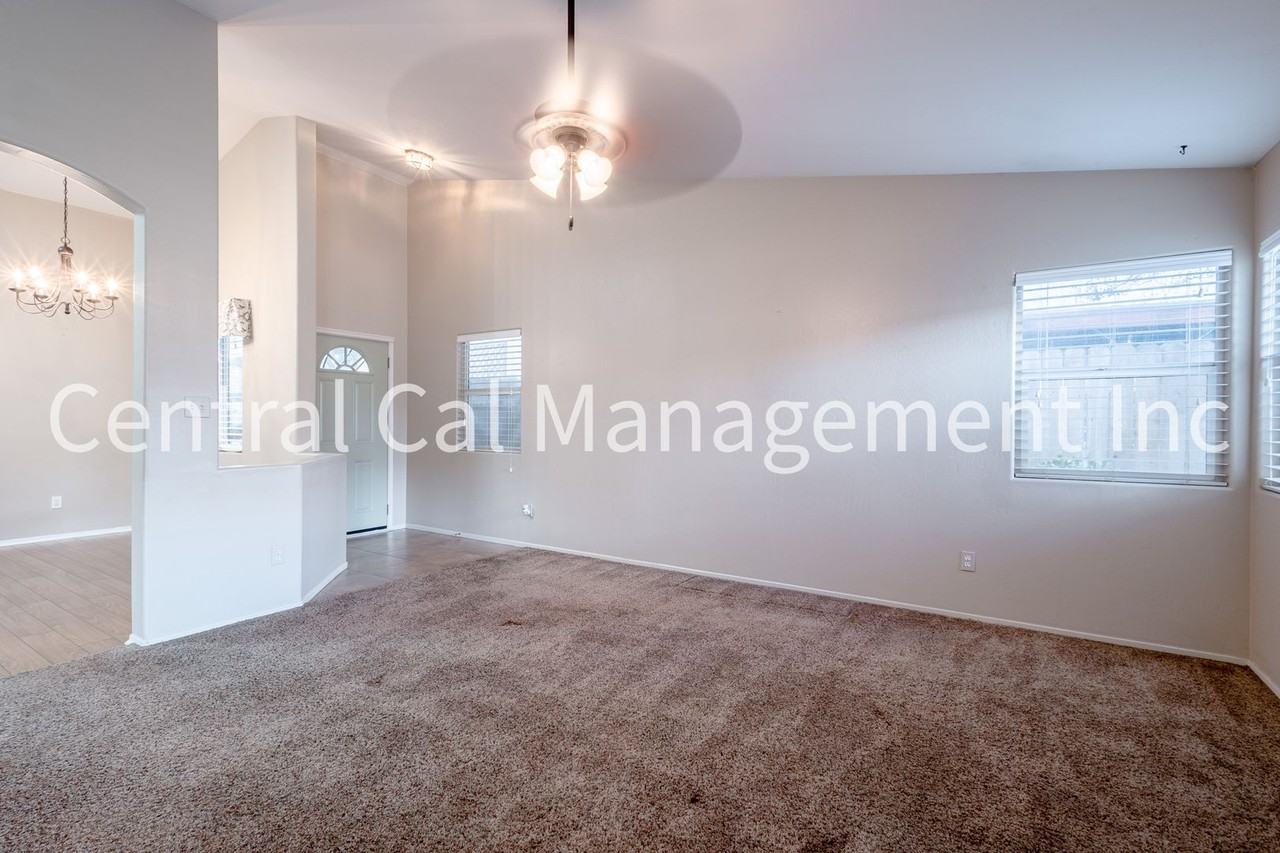 8512 Northshore Dr - Photo 4 of 24